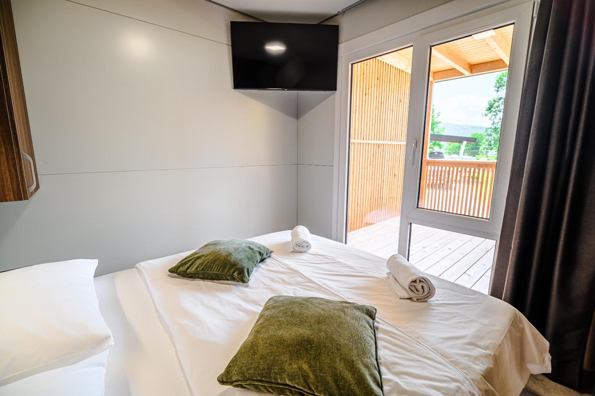Premium Mobile Homes With Thermal Riviera Tickets Чатеж-об-Саві Екстер'єр фото